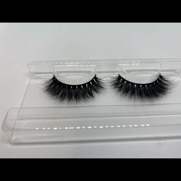 Luxury Mink Lashes - Picture 5 of 11